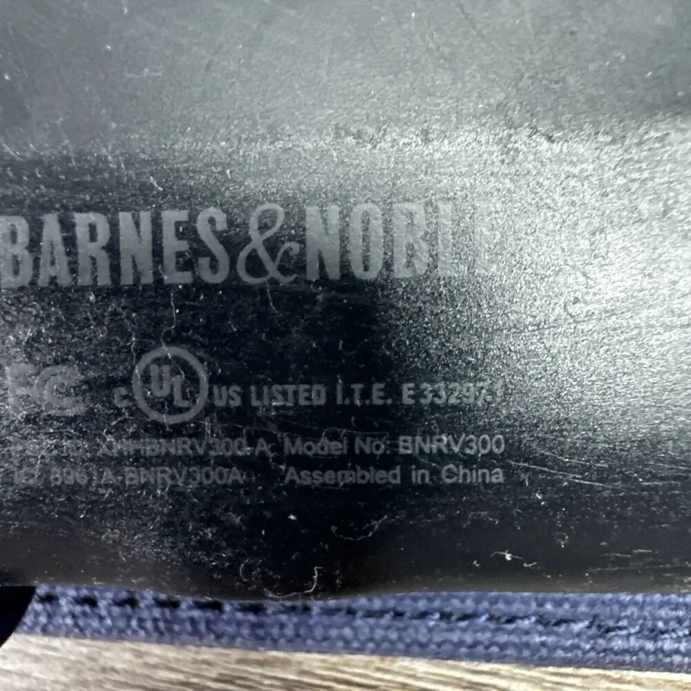 Barnes & Noble Nook Reader W/ Simple Touch BNRV300 Wi-Fi 6in Black W/ White Trim